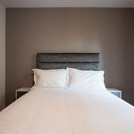 Stunning 2Br Next To The City Airport Bhd - Free Parking Белфаст Екстериор снимка